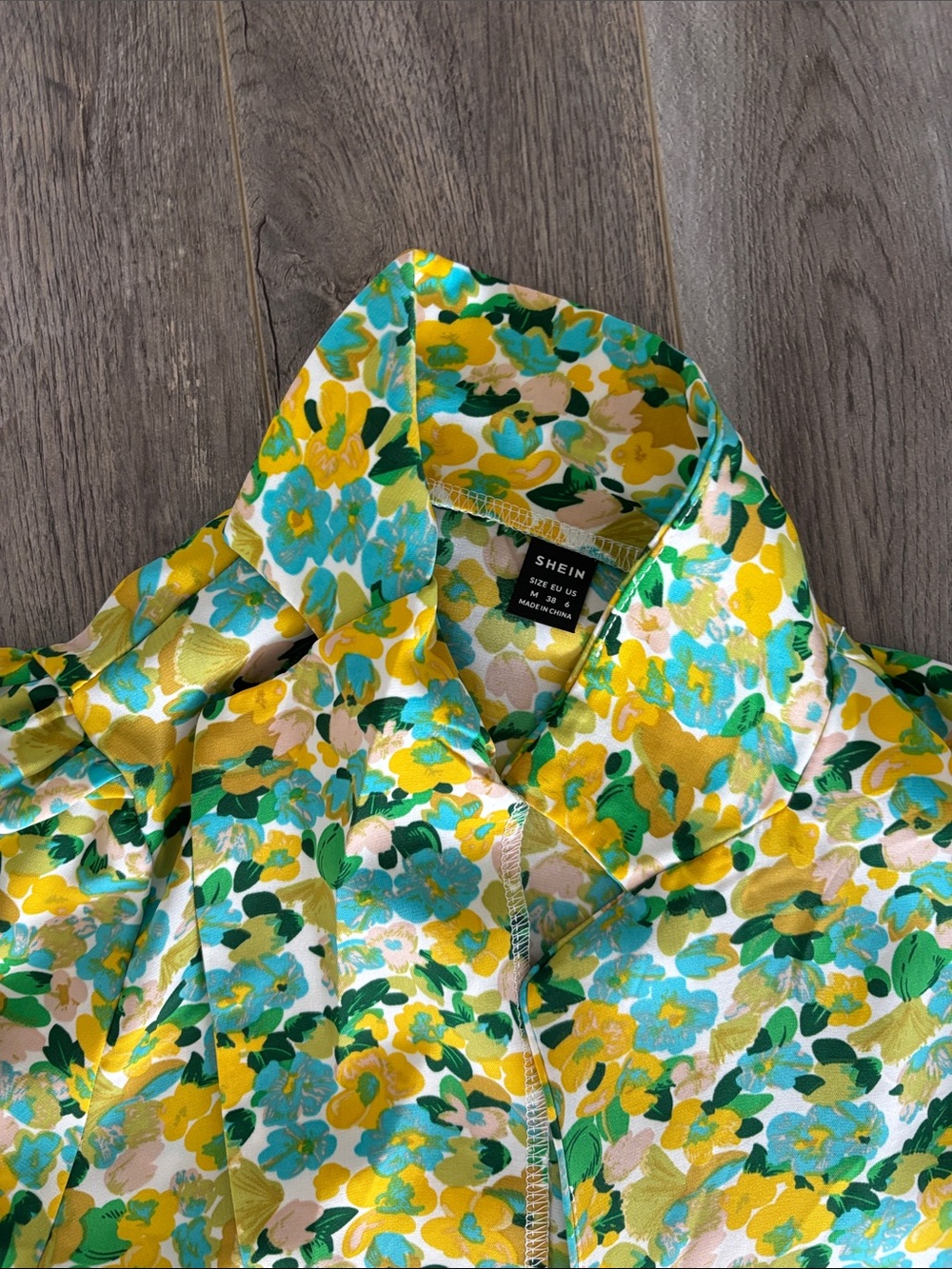 SHEIN Yellow Green Floral Button-Down Shirt - Picture 3 of 8